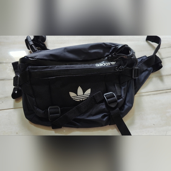Adidas Unisex Black Large Size Fannypack - Picture 3 of 10